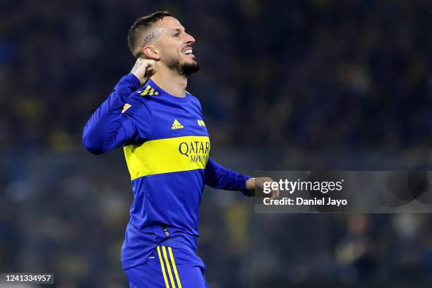 Dario Benedetto of Boca Juniors celebrates after scoring the fifth goal of his team during a match between Boca Juniors and Tigre as part of the...