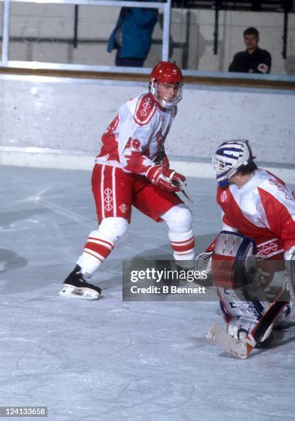 Eric Lindros of Team Canada looks for the rebound during a 1992 World Junior Championships game against Czechoslovakia on January 2, 1992 in Fussen,...