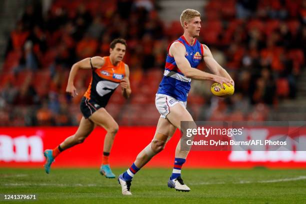 Tim English of the Bulldogs in action during the 2022 AFL Round 14 match between the GWS Giants and the Western Bulldogs at GIANTS Stadium on June...