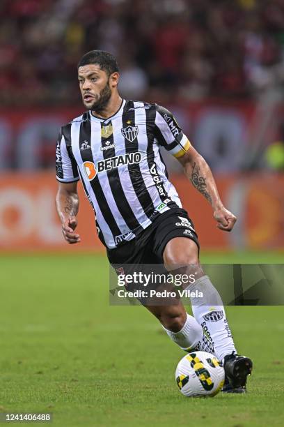 Hulk of Atletico Mineiro controls the ball during a match between Atletico Mineiro and Flamengo as part of Brasileirao 2022 at Mineirao Stadium on...