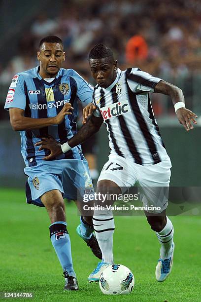 Eljero Elia of FC Juventus is challenged by Julian Kelly of Notts County during the pre season friendly match between FC Juventus and Notts County on...