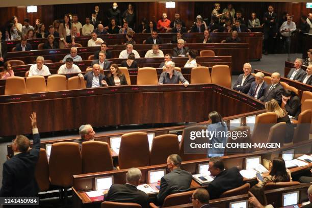 Israeli lawmakers attend a preliminary vote on a bill to dissolve parliament and call an early election, at the Knesset in Jerusalem on June 22, 2022.