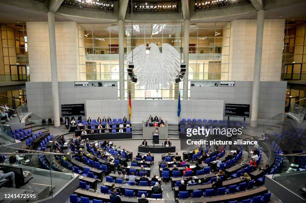 Deputies attend the 44th session of the Bundestag. Photo: Britta Pedersen/dpa