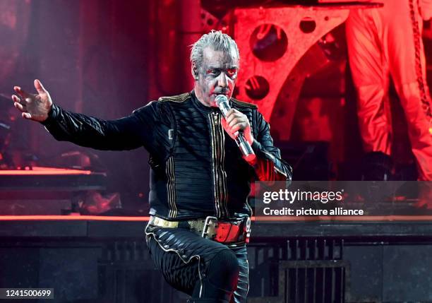 June 2022, North Rhine-Westphalia, Duesseldorf: Rammstein lead singer Till Lindemann performs the song "Deutschland" on stage. The brute rockers from...