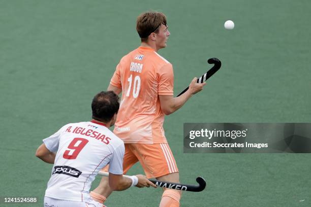 Jorrit Croon of Holland Alvaro Iglesias of Spain during the Pro League match between Holland v Spain at the HC Den Bosch on June 25, 2022 in Den...