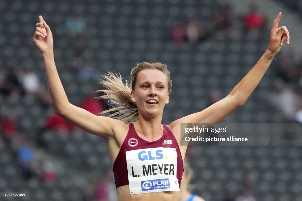 German Female 3000 Distance Racers German Championships, Decisions at the Olympic Stadium. 3000 m... News ...