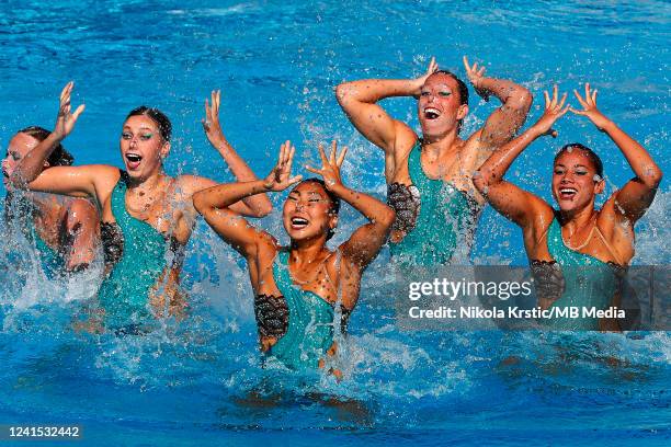 The team of USA compete in the Women Team Free FInal on day eight of the Budapest 2022 FINA World Championships at Alfred Hajos National Aquatics...