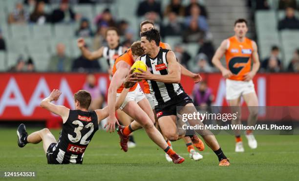 Scott Pendlebury of the Magpies in action during the 2022 AFL Round 15 match between the Collingwood Magpies and the GWS Giants at the Melbourne...