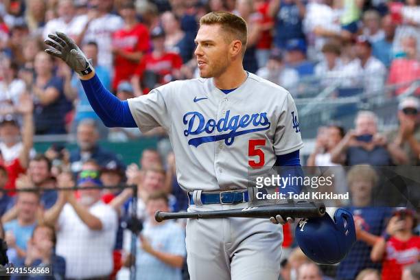 Freddie Freeman of the Los Angeles Dodgers receives a standing ovation during his first at bat in the first inning against the Atlanta Braves at...