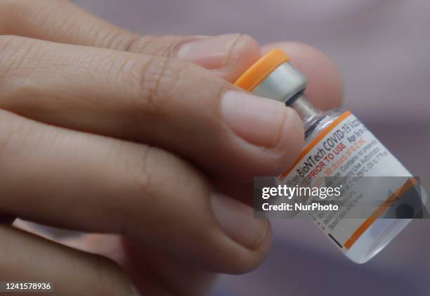 Medical personnel hold a Pfizer-BioNTech biological ampoule against COVID-19 to be applied to children under 11 years of age in Mexico City.