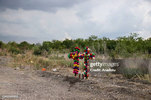 50 migrants found dead in Texas trailer truck 50 migrants found dead in Texas trailer truck