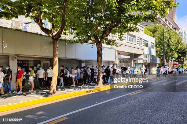 Queue Line Job Job Queue Photos and Premium High Res Pictures - Getty Images