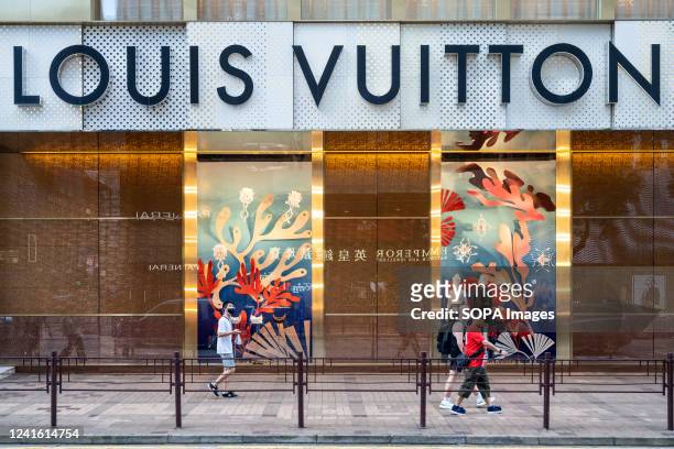 Louis Vuitton Logo Photos and Premium High Res Pictures - Getty Images