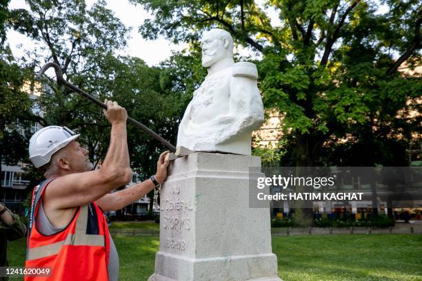 Illustration picture shows the removal of a monument of General Storms from its original place in the square de Meeus to be placed elsewhere, in...