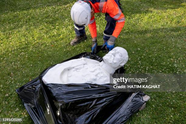 Illustration picture shows the removal of a monument of General Storms from its original place in the square de Meeus to be placed elsewhere, in...