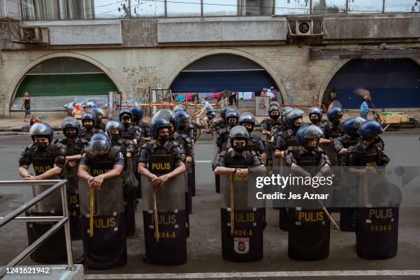 Sort Riot Formation 2,340 Manila Police District Stock Photos, High-Res Pictures, and ...