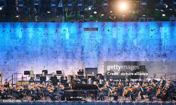 The Berliner Philharmoniker traditionally give their final concert of the season under conductor Kirill Petrenko at Berlin's Waldbühne. Pianist...