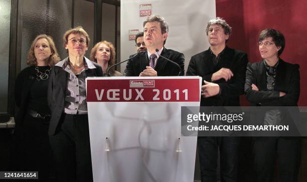 Le président du Parti de gauche , Jean-Luc Mélenchon , présente ses voeux à la presse, à Paris, le 13 janvier 2011 a ses cotés Danielle Simonnet,...