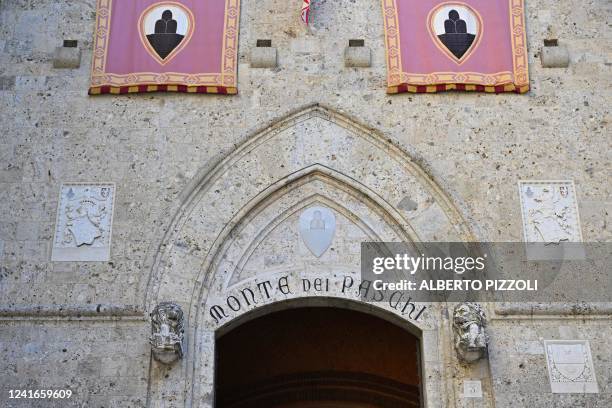 View shows the main entrance of the Palazzo Salimbeni, the building that houses the main offices of the Banca Monte dei Paschi di Siena, one of the...