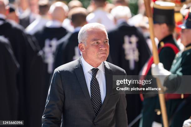 July 2022, Baden-Wuerttemberg, Altshausen: Thomas Strobl , Minister of the Interior of Baden-Württemberg before the start of the funeral service for...