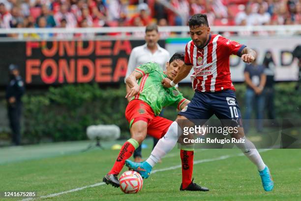Alexis Vega of Chivas fights for the ball with Jaime Gómez of FC Juarez during the 1st round match between Chivas and FC Juarez as part of Torneo...