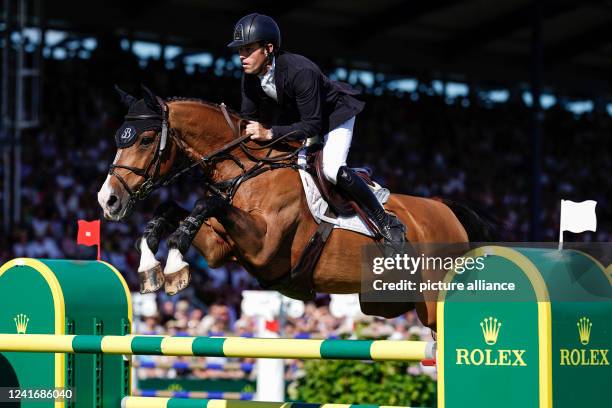 July 2022, North Rhine-Westphalia, Aachen: Equestrian sport, jumping: CHIO, Grand Prix. The show jumper Scott Brash from Great Britain on the horse...