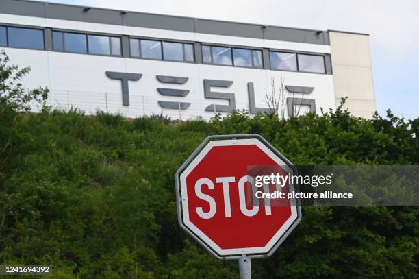 Grohmann Machine 50 Tesla Grohmann Automation Stock Photos, High-Res Pictures, and ...
