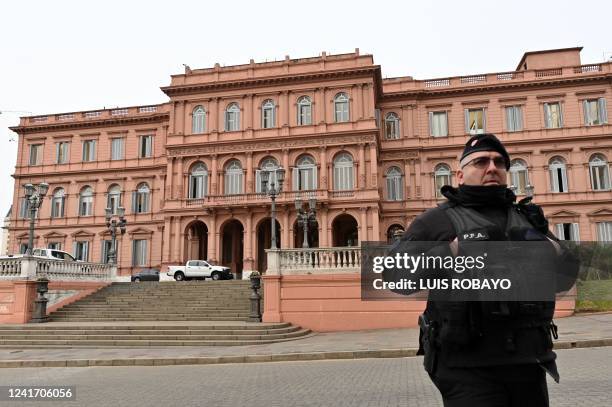 Police officer stands guards outside the Casa Rosada presidential palace, in Buenos Aires, on July 4, 2022. - Argentina appointed economist Silvina...