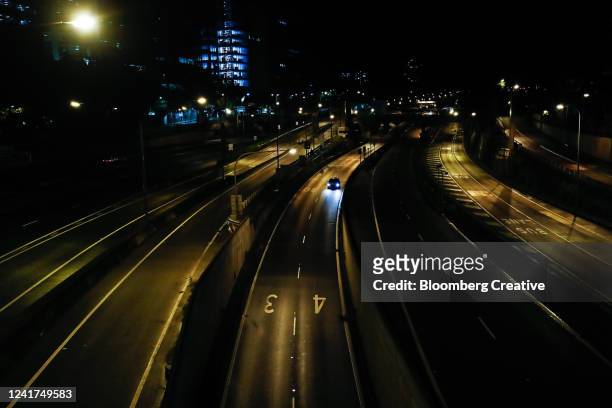 empty highway - empty highway stock pictures, royalty-free photos & images