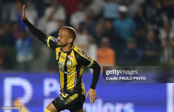 Venezuela's Tachira Marlon Fernandez celebrates after scoring the penalty kick that defeated Brazil's Santos in a penalty shoot-out during their Copa...