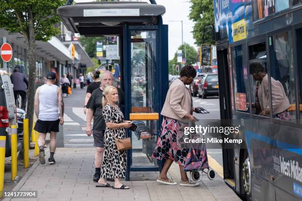 Bus Stop Queue Photos and Premium High Res Pictures - Getty Images