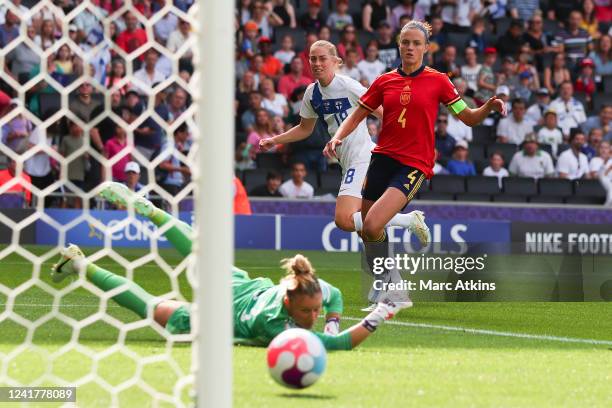 Linda Sallstrom of Finland scores the opening goal during the UEFA Women's Euro England 2022 group B match between Spain and Finland at Stadium mk on...