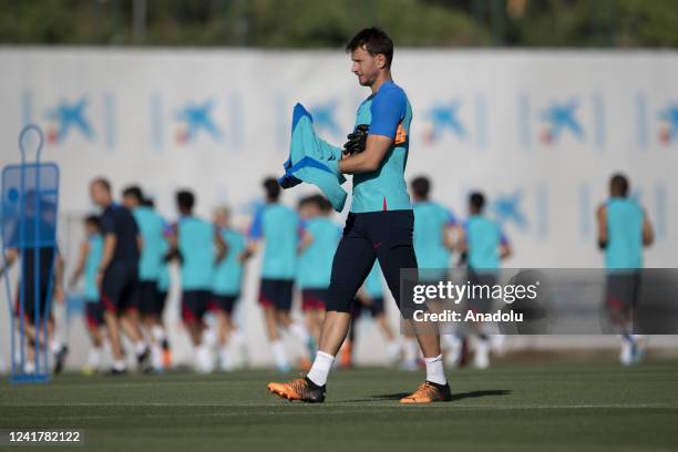 Barcelona player Neto takes part during a training session at Ciutat Esportiva Joan Gamper on July 8, 2022 in Sant Joan Despi, Spain.