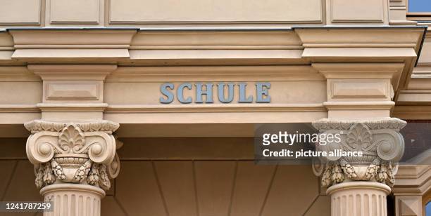 July 2022, Thuringia, Gotha: "Schule" is written above the entrance to the Staatliche Kooperative Gesamtschule "Herzog Ernst" Gotha, for which a new...