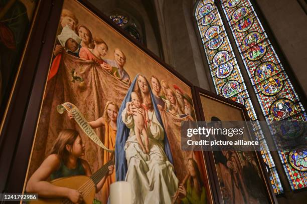 July 2022, Saxony-Anhalt, Naumburg: The newly created central section of the Marian altar in Naumburg Cathedral by Leipzig artist Michael Triegel....