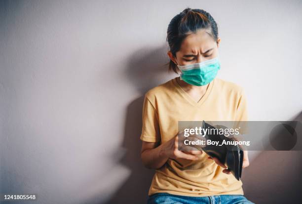 hopeless woman open her empty wallet but no money because of she was unemployed in situation of covid-19 pandemic outbreak. - losing money stock pictures, royalty-free photos & images