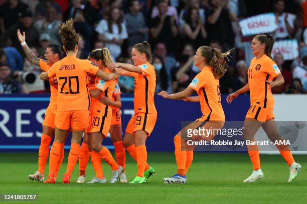 Jill Roord of Netherlands Women celebrates after scoring a goal to make it 1-1 during the UEFA Women's Euro England 2022 group C match between...