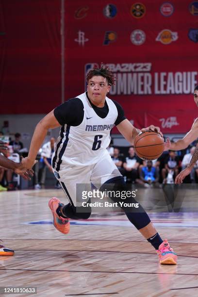 Las Vegas, NV Kenneth Lofton Jr. #6 of the Memphis Grizzlies drives to the basket during the game against the LA Clippers during the 2022 Las Vegas...