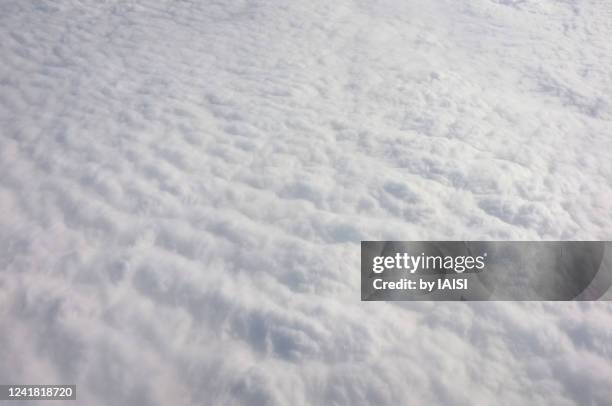 abstract white background of clouds, full frame - cirrocúmulo fotografías e imágenes de stock