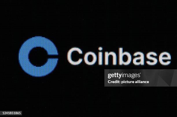 July 2022, Baden-Wuerttemberg, Rottweil: The logo of the crypto exchange Coinbase is seen on the screen of a computer in an office. Photo: Silas...