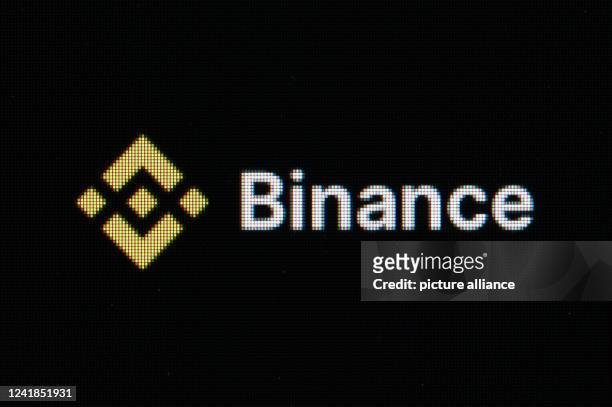 July 2022, Baden-Wuerttemberg, Rottweil: The logo of the Binance crypto exchange is seen on the screen of a computer in an office. Photo: Silas...