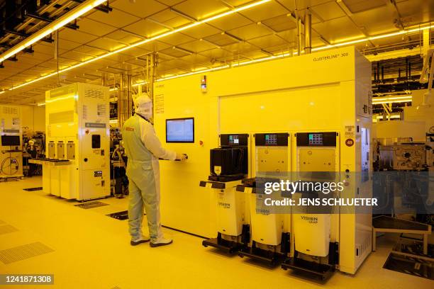 Clean Room Machine 456 Clean Room Machine Stock Photos, High-Res Pictures, and Images ...