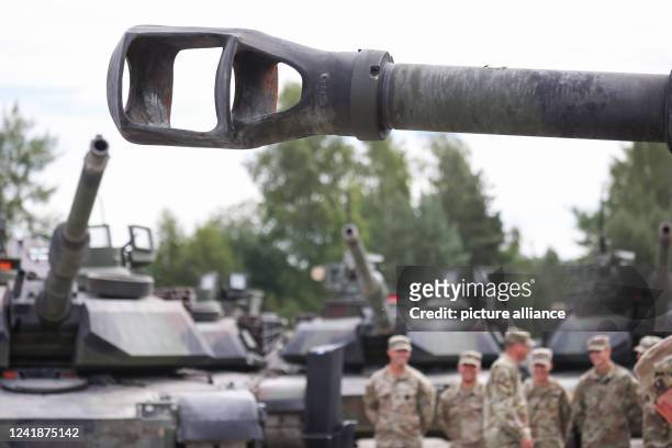 July 2022, Bavaria, Grafenwöhr: The cannon of an M109A6 self-propelled howitzer stands on the grounds of the 1st Brigade of the 3rd Infantry Division...