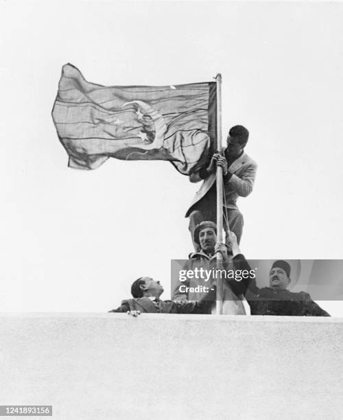 Photo d'archives du 18 mars 1957 du drapeau égyptien hissé au sommet de la maison du Gouvernement à Gaza, après l'arrivée du Gouverneur nommé par le...