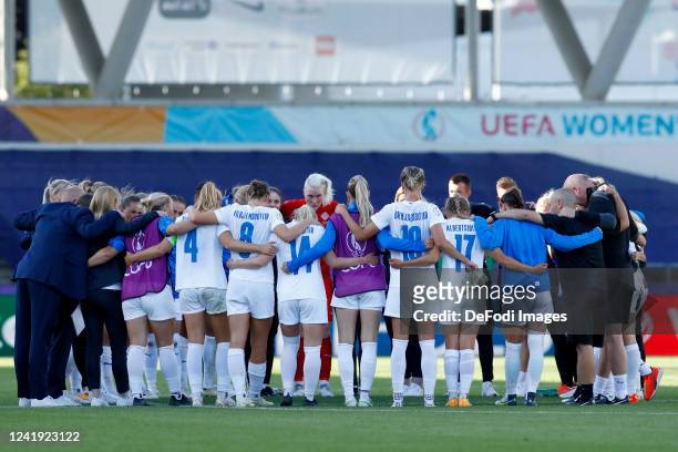 Iceland players form a circle after the UEFA Women's Euro England 2022 group D match between Italy and Iceland at Manchester City Academy Stadium on...