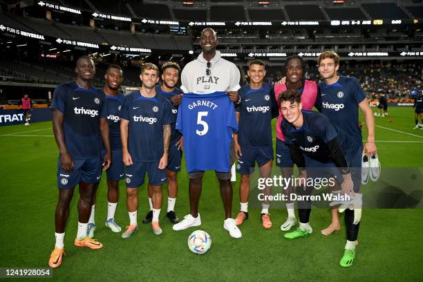 Malang Sarr, Callum Hudson-Odoi, Christian Pulisic, Reece James, Thiago Silva, Kepa Arrizabalaga, Trevoh Chalobah and Marcos Alonso of Chelsea with...