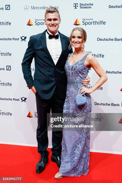 July 2022, Hessen, Wiesbaden: Hannes Ocik, rower, and Nele Schenker arrive at the 26th "Ball des Sports" of the German Sports Aid Foundation at the...