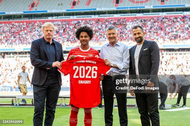 Chairman Oliver Kahn of Bayern Muenchen, Serge Gnabry of Bayern Muenchen, President Herbert Hainer of Bayern Muenchen and sporting director Hasan...