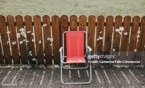 deckchair - folding chair stock-fotos und bilder