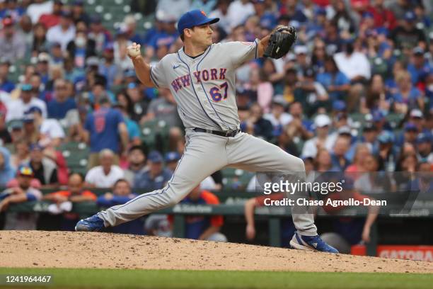 Seth Lugo of the New York Mets pitches in the eighth inning against the Chicago Cubs at Wrigley Field on July 17, 2022 in Chicago, Illinois.
